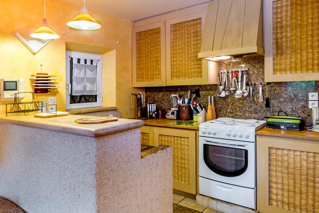 Lou Granos Bed & Breakfast Gordes Bagian luar foto