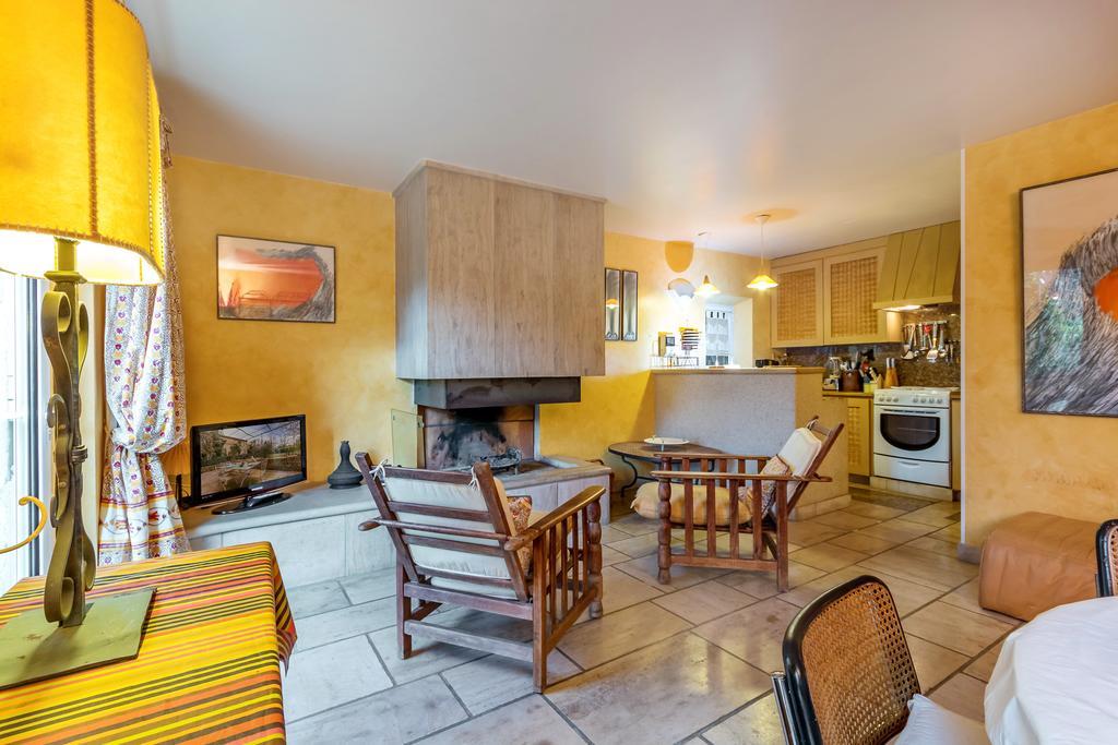 Lou Granos Bed & Breakfast Gordes Bagian luar foto