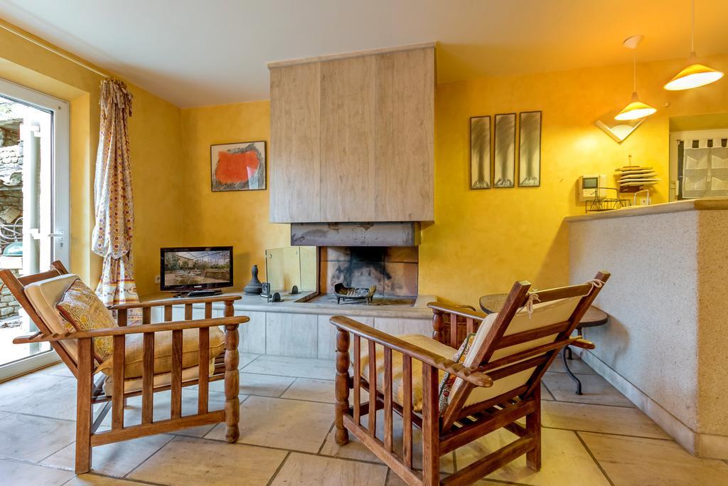Lou Granos Bed & Breakfast Gordes Bagian luar foto