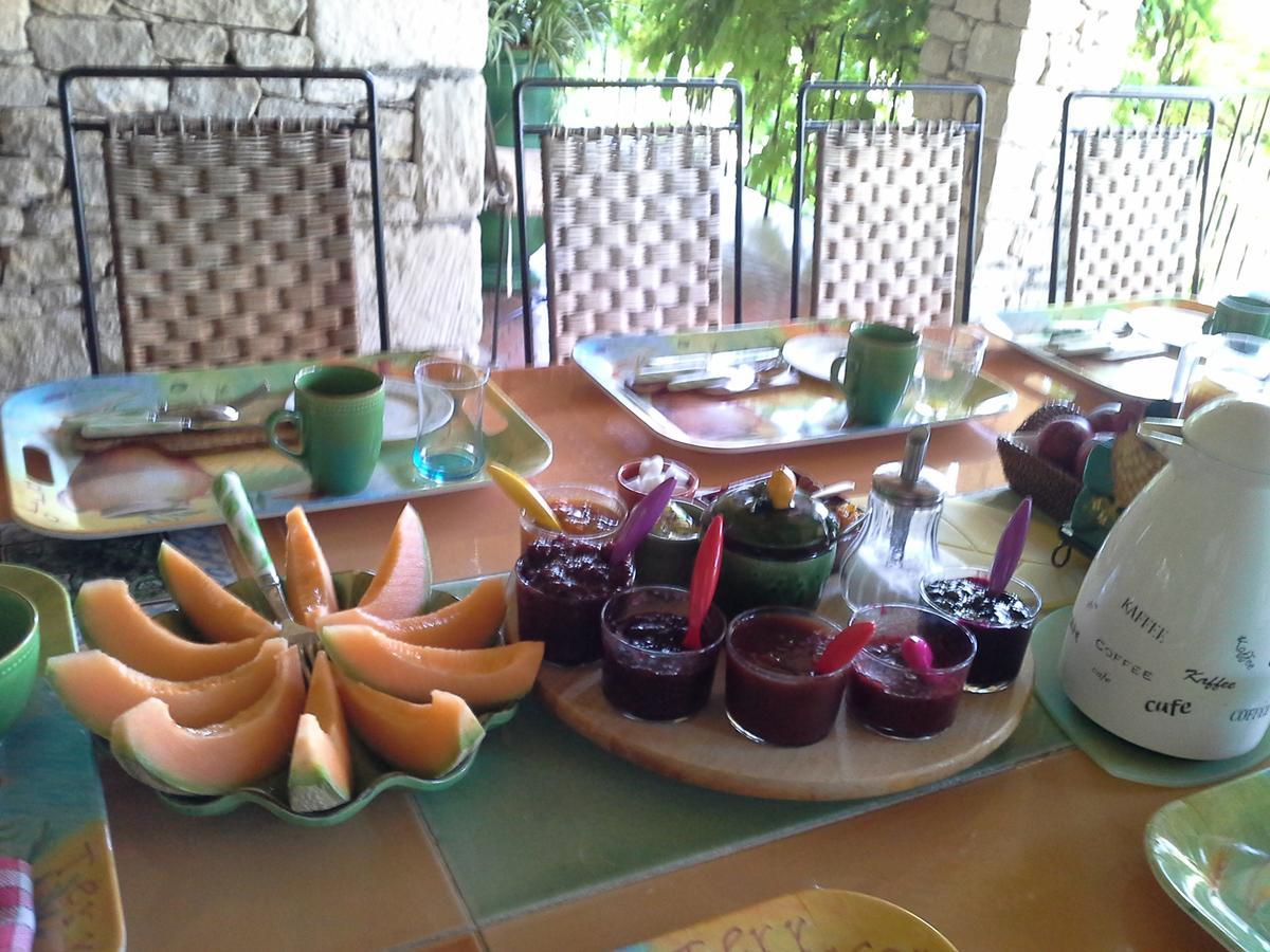 Lou Granos Bed & Breakfast Gordes Bagian luar foto